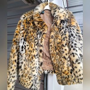 Collared Leopard Fur Coat 🐆